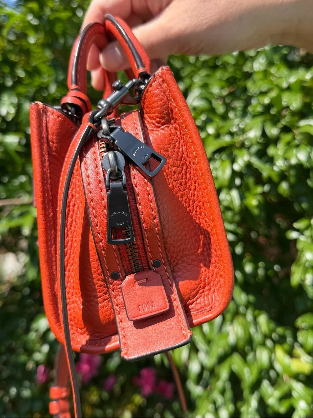 EUC Coach Rogue 17 Vermillion Orange Natural Pebble Leather Crossbody Bag 22978